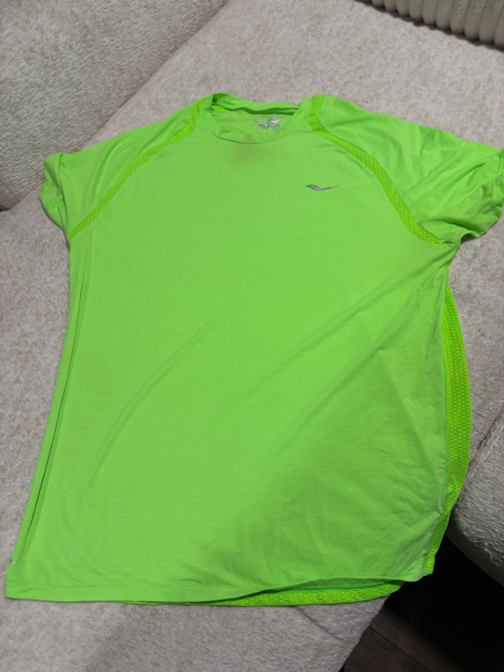 Men’s large Saucony Neon Green Short-Sleeve Performance Tee